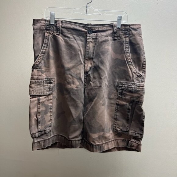 Men's Brown Camo cargo shorts - Picture 1 of 8